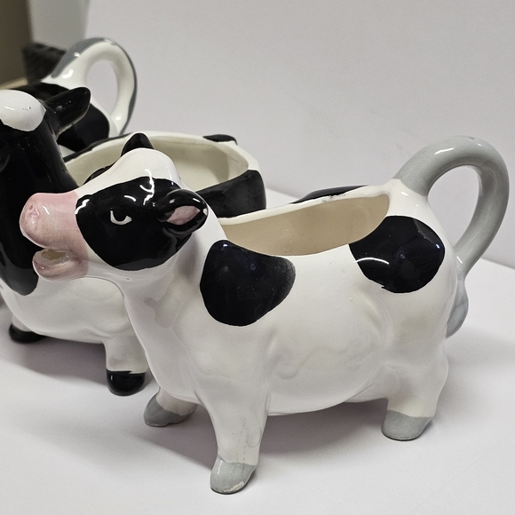 Ceramic Black And White Cow | Sugar Packet Holder And 2 Creamer Set - Picture 8 of 14